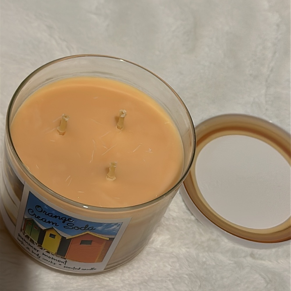 Discontinued Orange Cream Soda Bath and Body Works 3 wick Candle - Picture 3 of 4